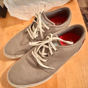 Globe Mahalo Men’s tan Canvas Low-Top Sneakers